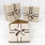 Коробки Квадратные Набор 1/3 27*27*11,5 с двойным бантом Бежевый 1/8 Арт: 721817/1 - Коробки Квадратные Набор 1/3 27*27*11,5 с двойным бантом Бежевый 1/8 Арт: 721817/1