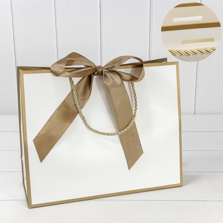 Пакет подарочный с лентой 32*26*12 210г Белый 1/10 1/120 Арт: 000504CA/1